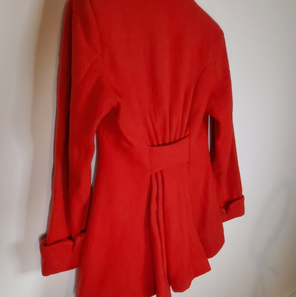 Red Mod 60s-style Wool Peacoat with Bold Black Buttons - Picture 2 of 16